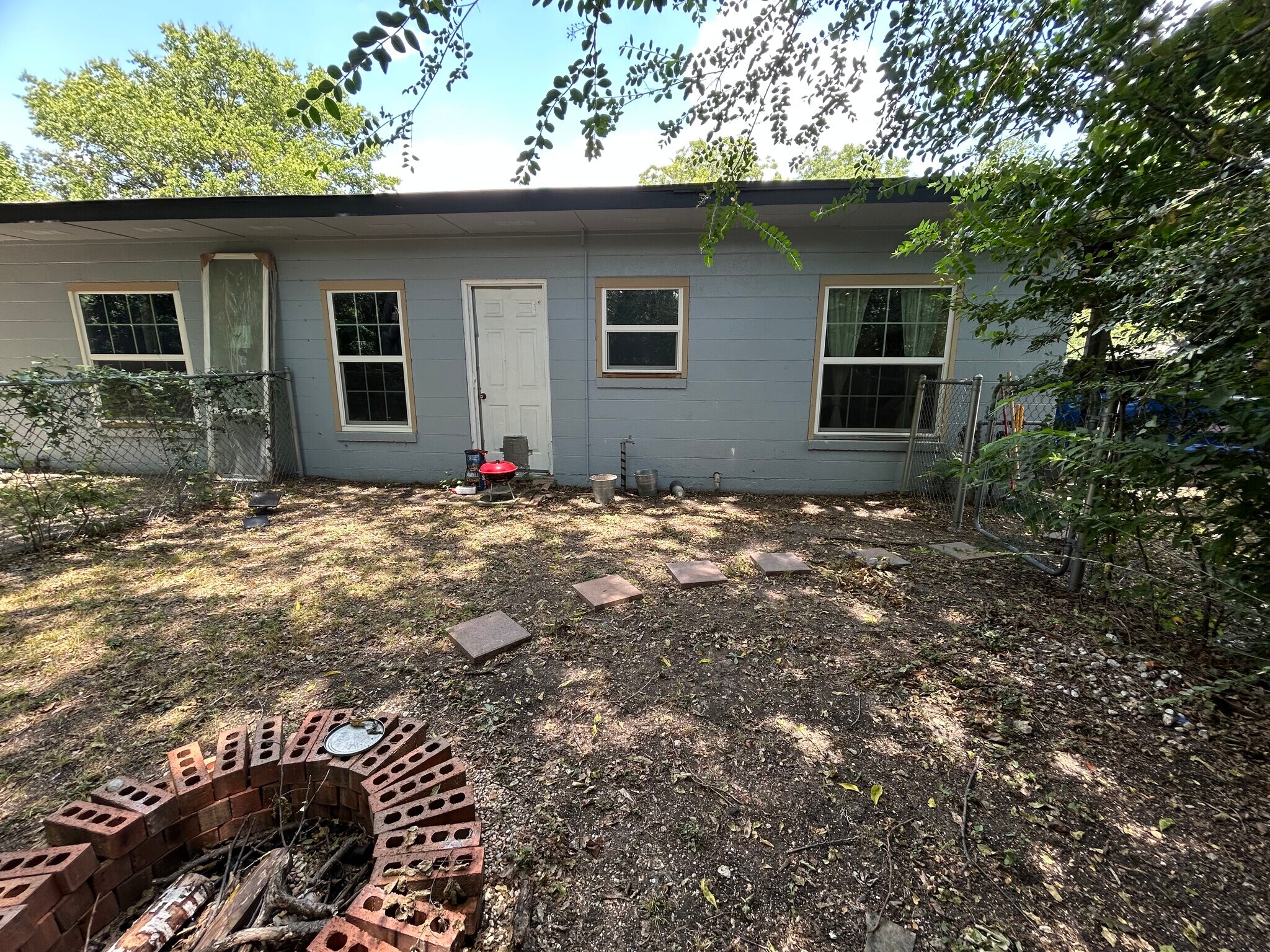 Building Photo - 1031 Coit St
