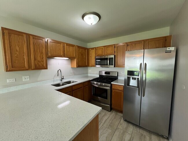 Building Photo - 358 Woodview Cir