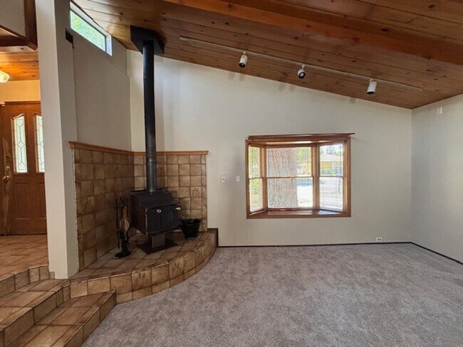 Building Photo - Colusa 3 Bedroom Home Available