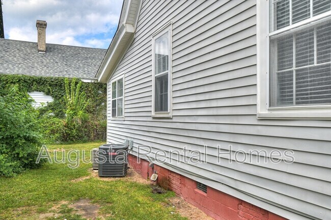 Building Photo - 515 3rd St