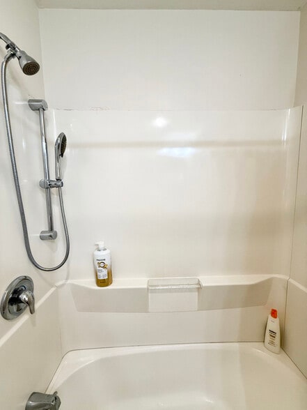 Building Photo - 613 Williams Terrace