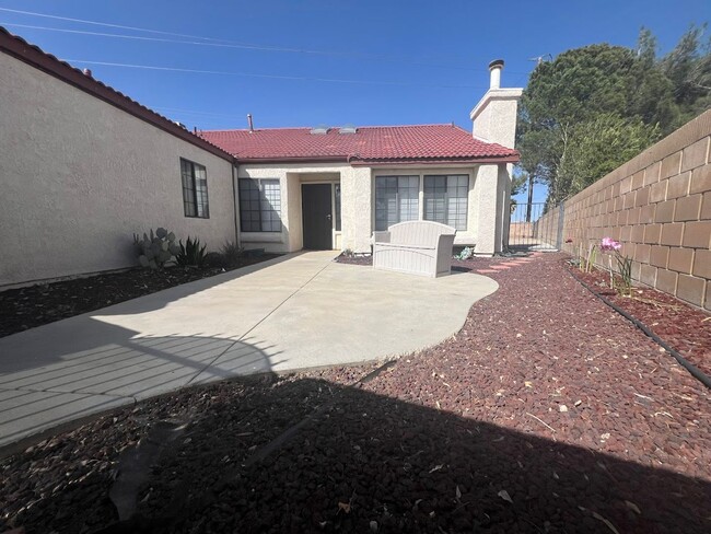 Building Photo - West Lancaster Home