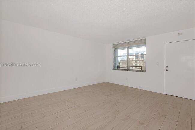 Building Photo - 631 Jefferson Ave