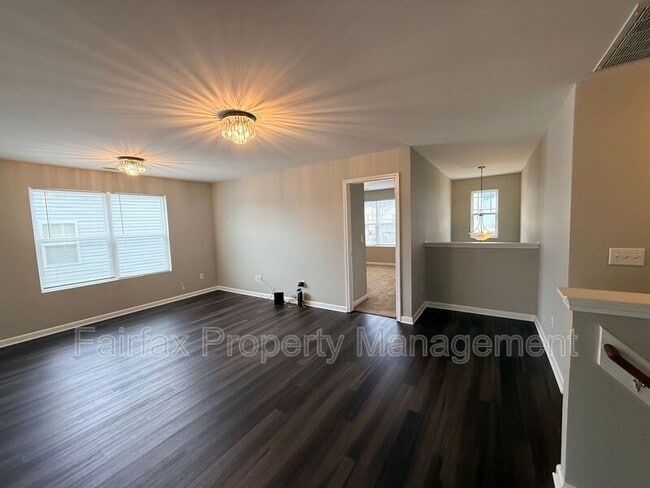 Building Photo - 127 Rosebud Ln