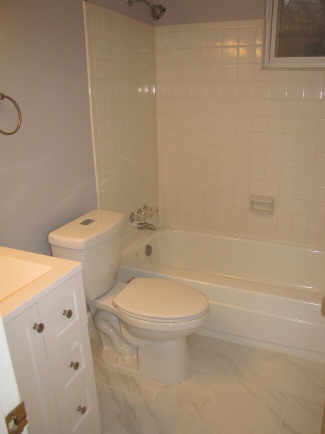 Building Photo - Renovated 4 level single family home in Ki...