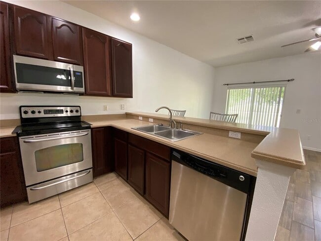 Building Photo - 10285 Park Commons Dr