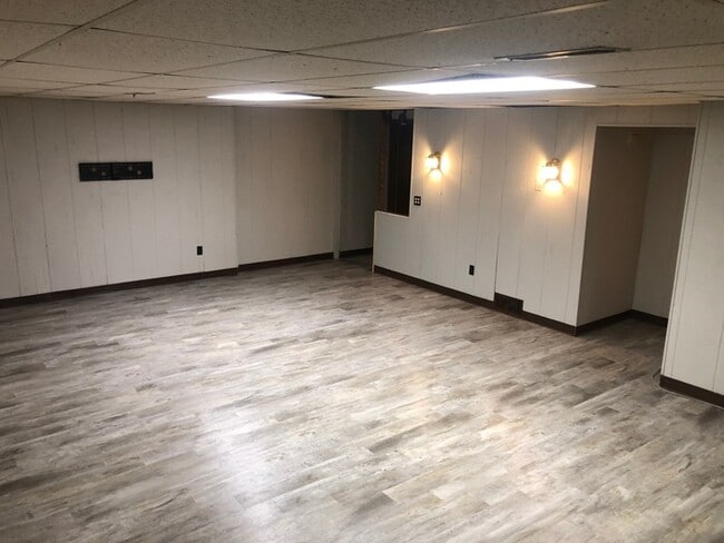 Building Photo - 217 Eisenhower Dr