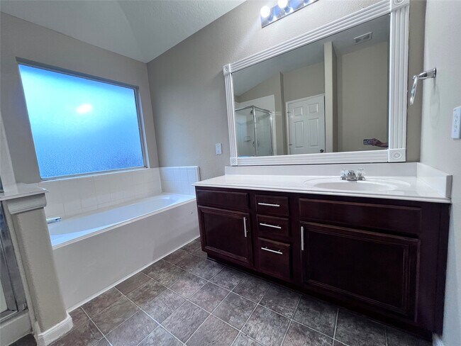 Building Photo - 11750 Pinemeade Ln