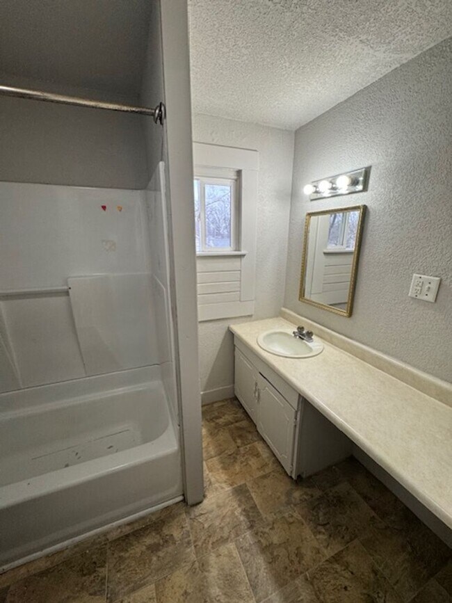 Building Photo - 2118 Drexel Ave