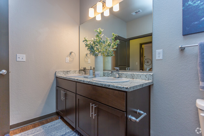 2BR, 2BA - 1088 SF - Ridge at Castle Rock Apartments