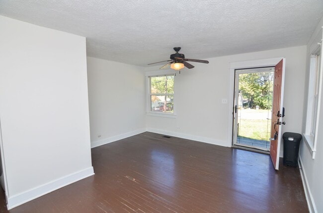Building Photo - Quaint East Nashville Home