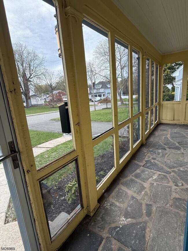 Building Photo - 271 Fuller Terrace