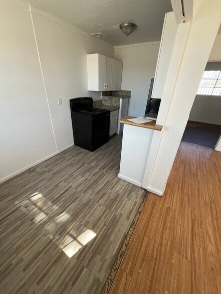 Building Photo - 708 Jackson Ave