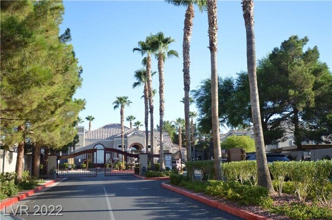 Building Photo - SW- 2 Bedroom Condo!