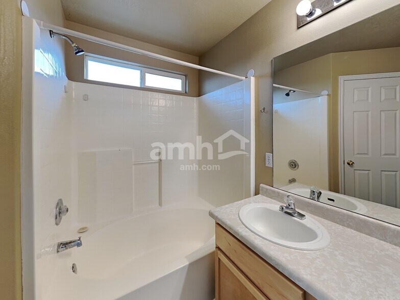 Building Photo - 14064 S Rosaleen Ln