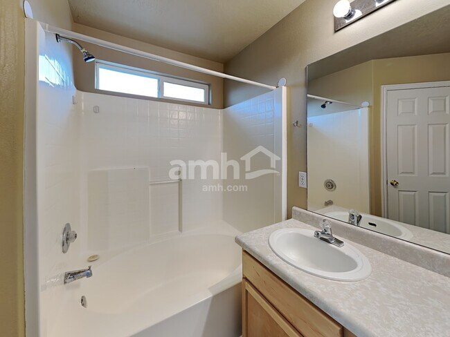 Building Photo - 14064 S Rosaleen Ln