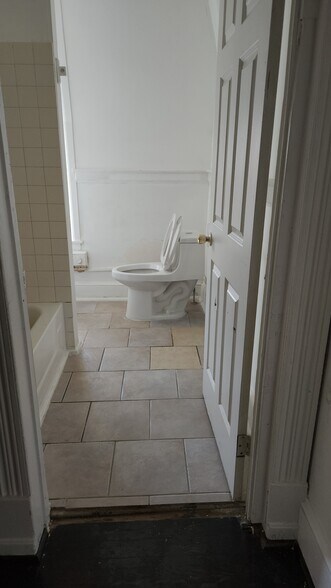 Building Photo - 226 Clymer St