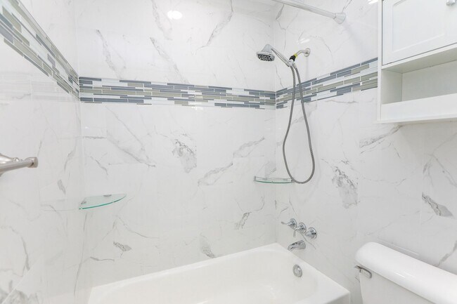 Building Photo - "Beautifully Updated Townhome – Ready for ...
