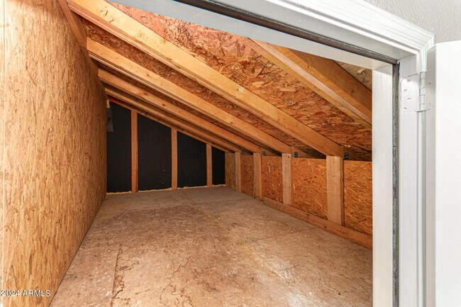 Building Photo - 3223 E Poinsettia Dr
