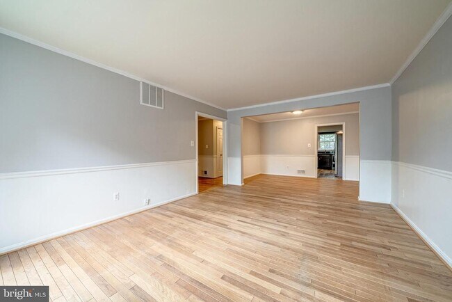 Building Photo - 5465 Cheshire Meadows Way
