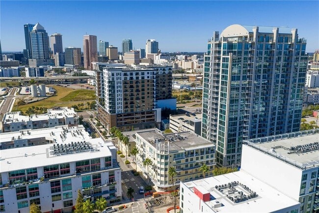 Building Photo - 1212 E Whiting St