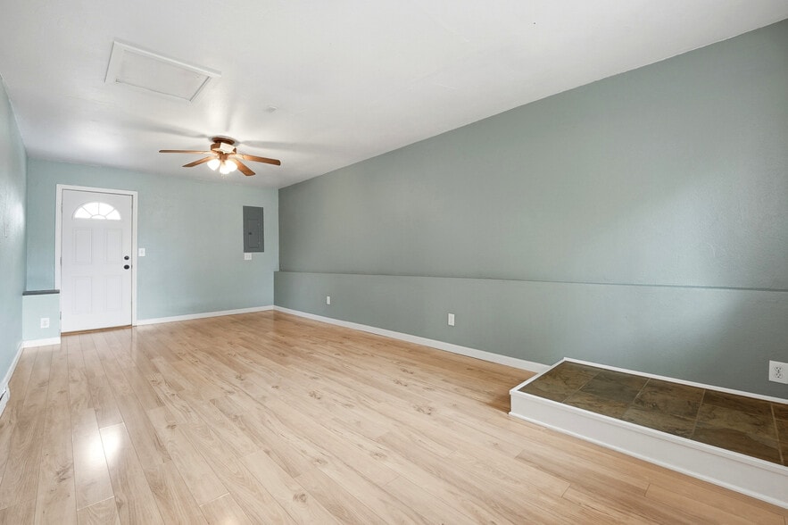 Building Photo - 108 S Norma Ave