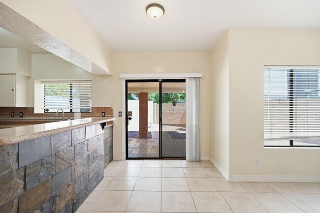 Building Photo - 1333 N Brittany Ln