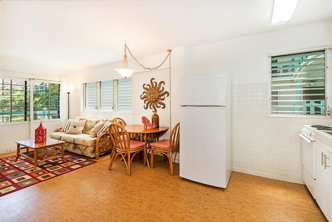 Building Photo - Diamond Head Ambassador #201