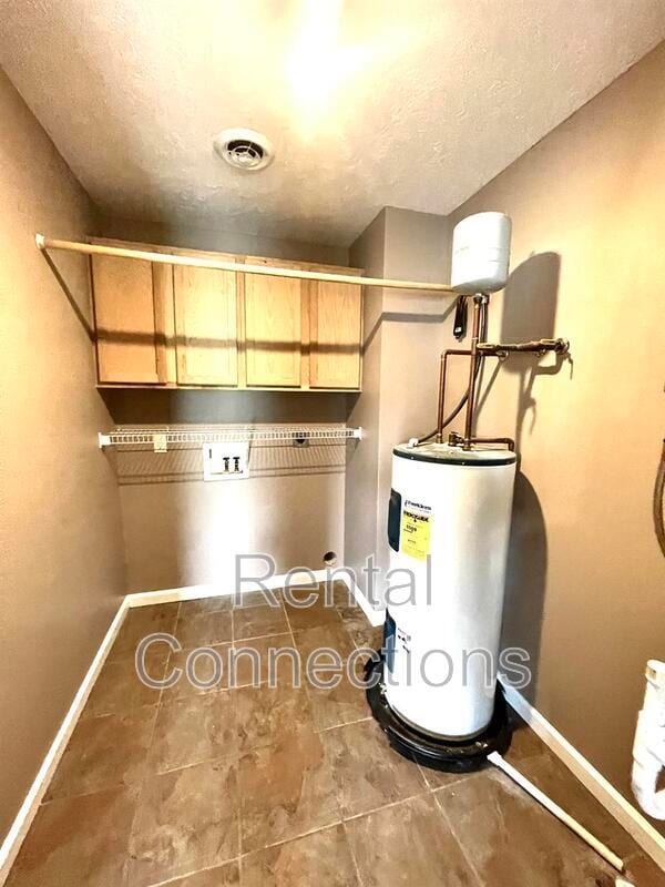 Building Photo - 1806 Bridge