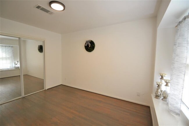 Building Photo - 5422 Kingfisher Dr