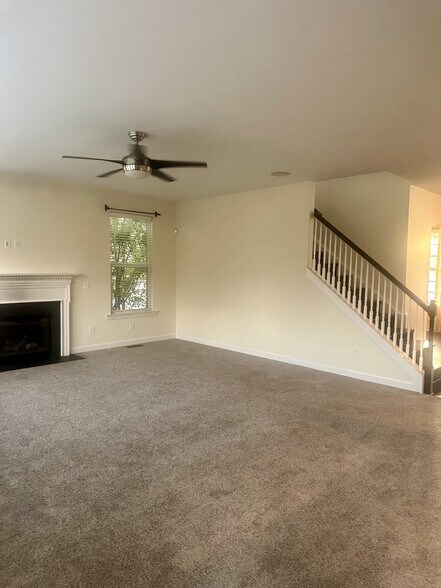Building Photo - 402 Valley Spring Dr