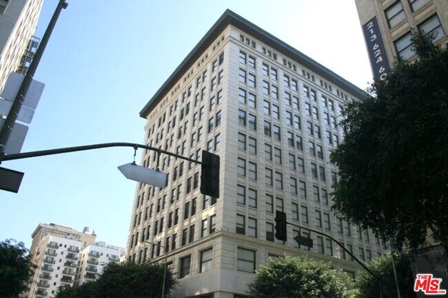 Building Photo - 460 S Spring St