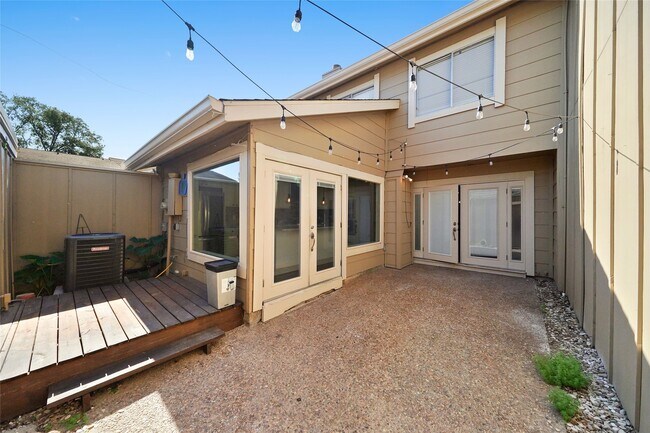 Building Photo - 11502 Village Pl Dr