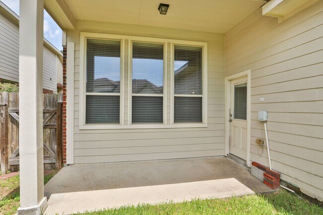 Building Photo - For Lease | 4 Bed, 2.5 Bath | 2,587 Sq Ft ...