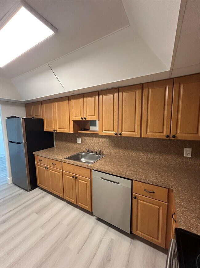 Building Photo - 405 N Ocean Blvd