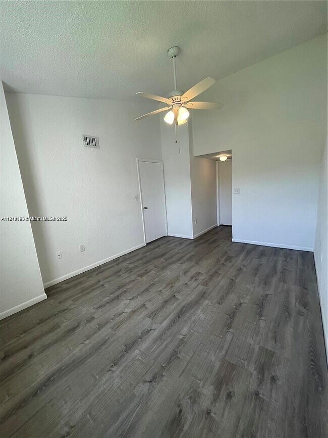 Building Photo - 2841 N Oakland Forest Dr