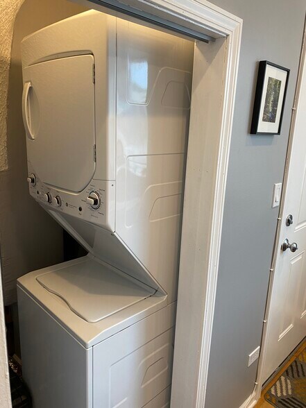 Building Photo - 3633 N Elston Ave