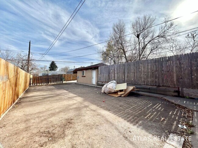 Building Photo - 878 Linley Ct