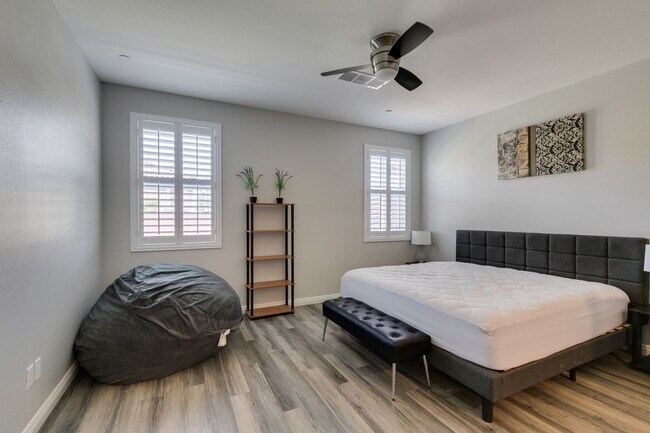 Building Photo - Furnished 5-Bedroom Home with Two Primary Suites
