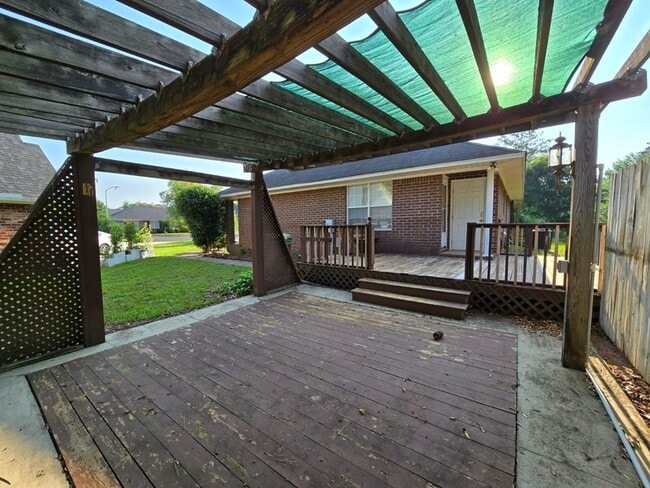 Building Photo - 385 Wildwood Ave