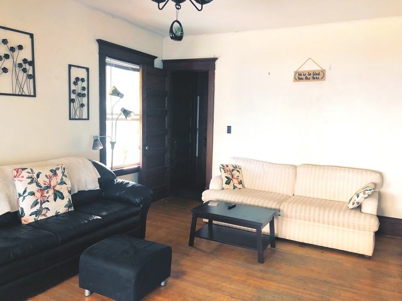 More of the living room - 1120 SE 7th St
