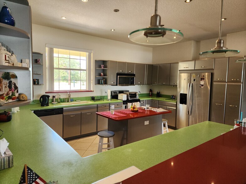 Building Photo - 223 Golf Aire Blvd