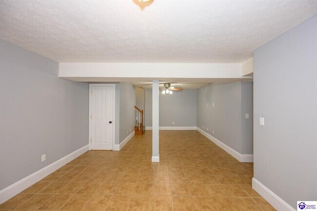 Building Photo - 611 Flushing Meadows Dr