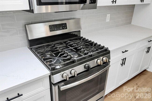 Building Photo - 526 Julia Ave