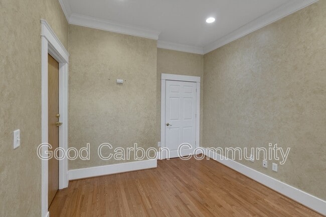 Building Photo - 852 Kenmore Ave