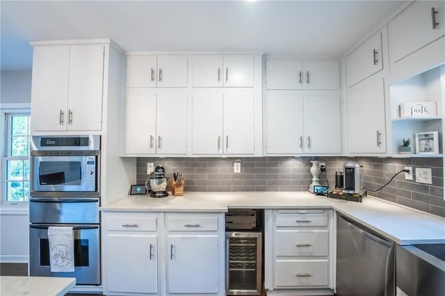 Building Photo - 1210 Lenox Cir NE