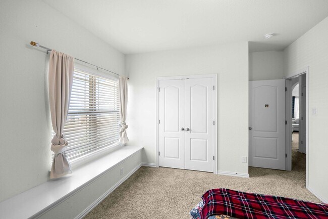 Building Photo - Welcome to your slice of paradise in Round...