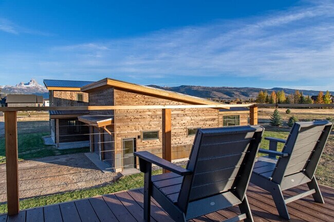 Building Photo - 3402 Alta Vista Dr