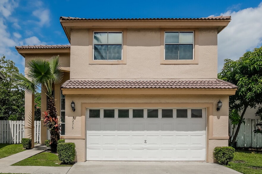 Primary Photo - 3275 W Buena Vista Dr