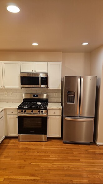 Kitchen - 1515A N Van Dorn St